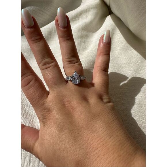 Cubic zirconia pear cut ring - Picture 3 of 3
